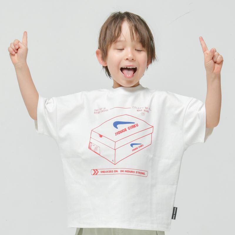 天竺素材で、動きやすさ抜群の子供服♪90~150【OFFICIALTEAM】360°ストレッチ スニーカーロゴ Tシャツ_1126109