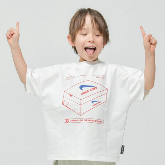 天竺素材で、動きやすさ抜群の子供服♪90~150【OFFICIALTEAM】360°ストレッチ スニーカーロゴ Tシャツ_1126109