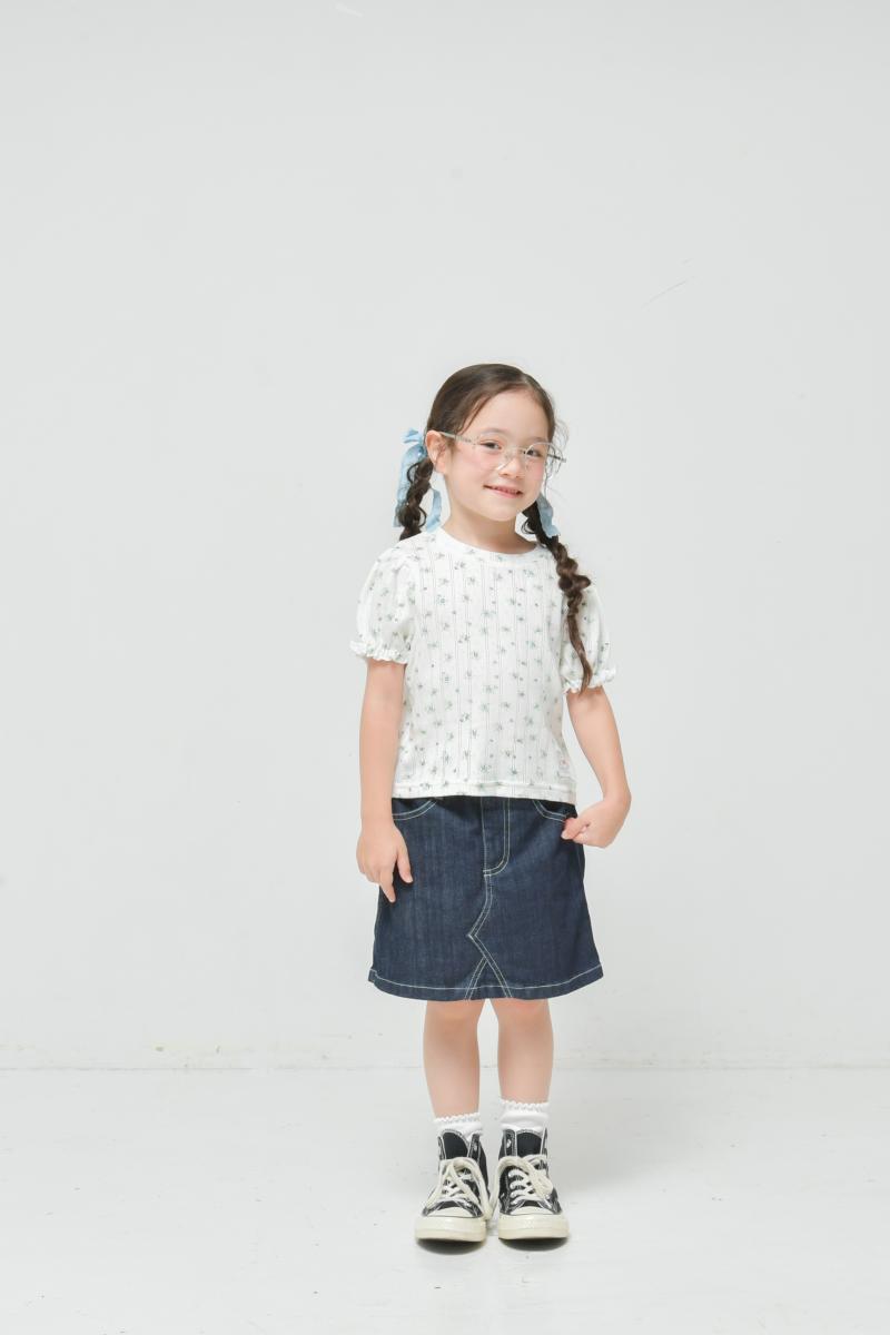 ふんわりパフスリーブに花柄をのせて。1枚でおめかし顔になれる主役級ガーリーTシャツ！♪90~150【NEWO】可愛い花柄パフスリーブTシャツ3126212