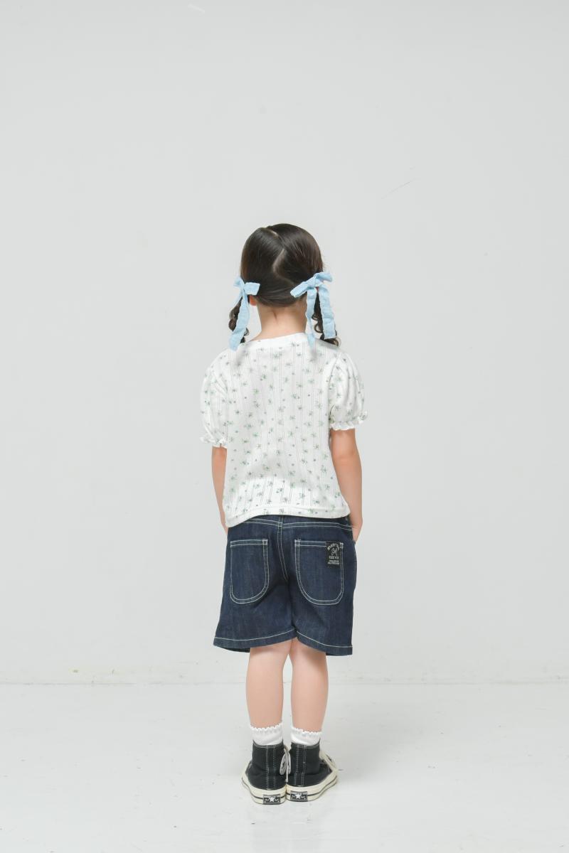 ふんわりパフスリーブに花柄をのせて。1枚でおめかし顔になれる主役級ガーリーTシャツ！♪90~150【NEWO】可愛い花柄パフスリーブTシャツ3126212
